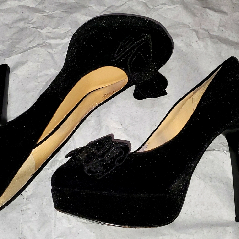 Gianni Bini Black Heel w/Bow